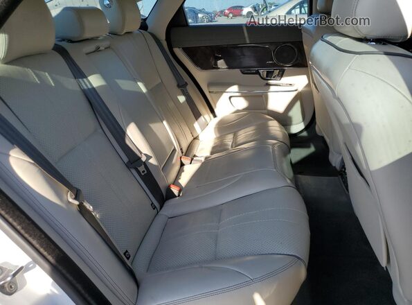 SAJWA1C79G8V96745 2016 JAGUAR XJ White Widok tylnych siedzeń