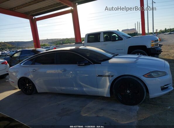 SAJWA2G79G8V92680 2016 JAGUAR XJ White Vista interior trasera