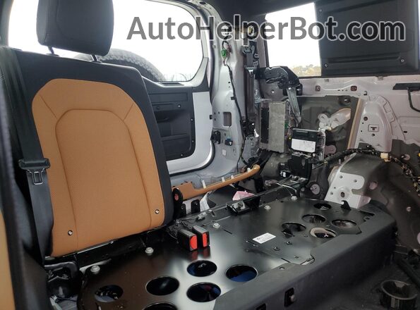 SALE26EU9R2338568 2024 LAND ROVER DEFENDER Белый Вид задней части салона