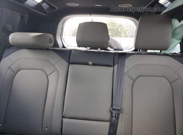 SALE27EU2S2462855 2025 LAND ROVER DEFENDER Green Widok tylnych siedzeń