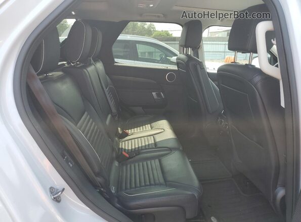 SALRR2RV8L2443067 2020 LAND ROVER DISCOVERY White Rear interior view