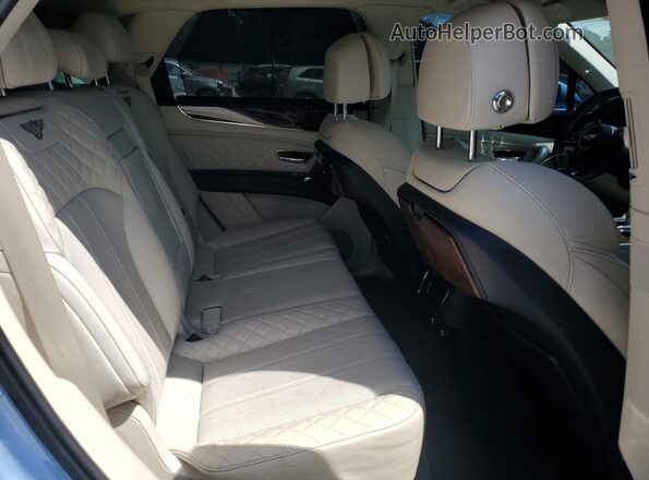 SJAAC2ZV2HC014788 2017 BENTLEY BENTAYGA Blue Vista interior trasera