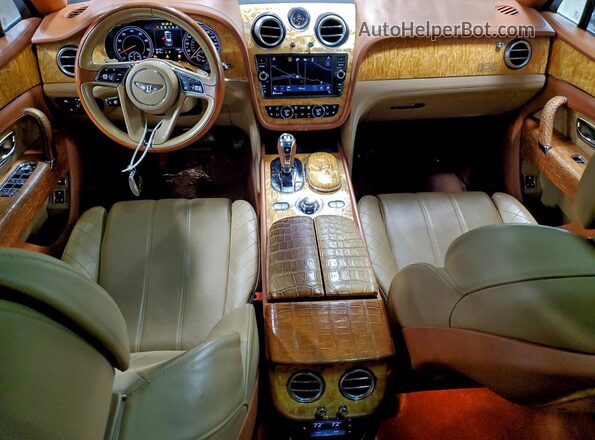 SJAAC2ZV9HC012682 2017 BENTLEY BENTAYGA Черный Вид панели приборов