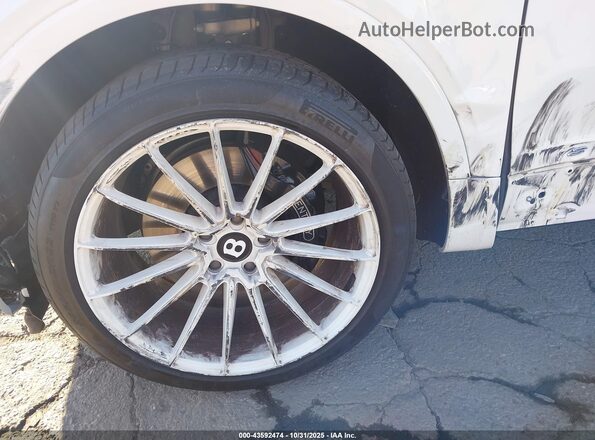 SJAAM2ZV7MC033750 2021 BENTLEY BENTAYGA White 