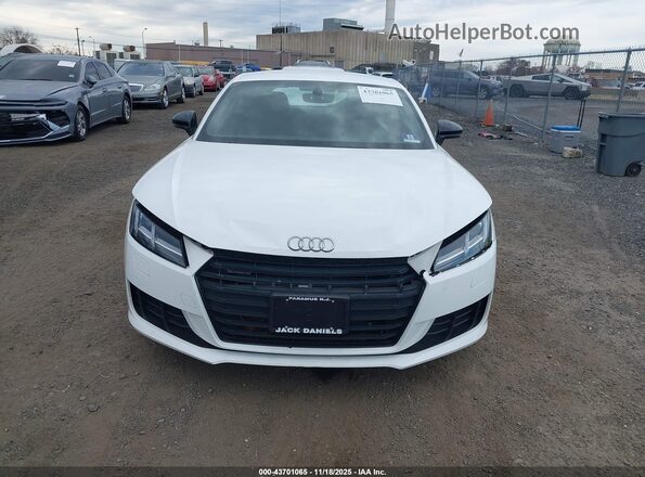 TRUC5AFV5H1011501 2017 AUDI TT White 