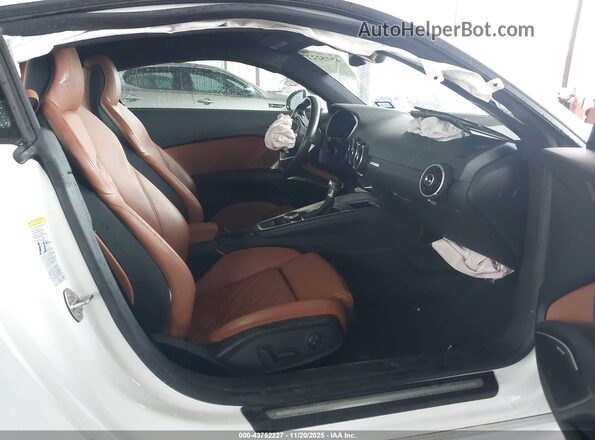 TRUC5AFV6G1022182 2016 AUDI TT White Vista interior delantera