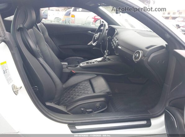 TRUC5AFV9G1029630 2016 AUDI TT White Vista interior delantera