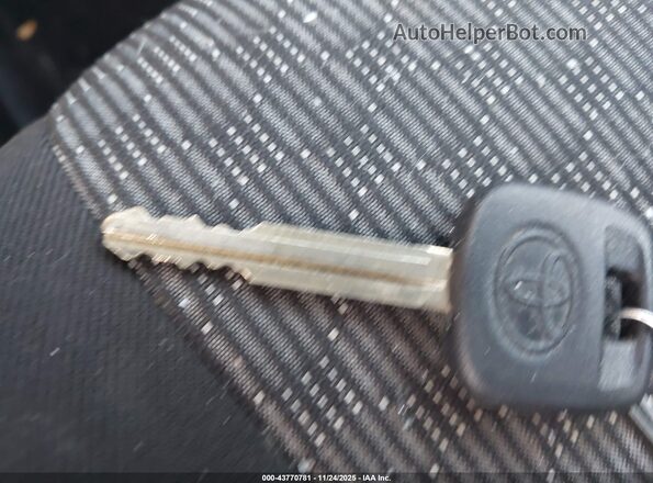 VNKKTUD34HA072571 2017 TOYOTA YARIS Серый Вид сзади