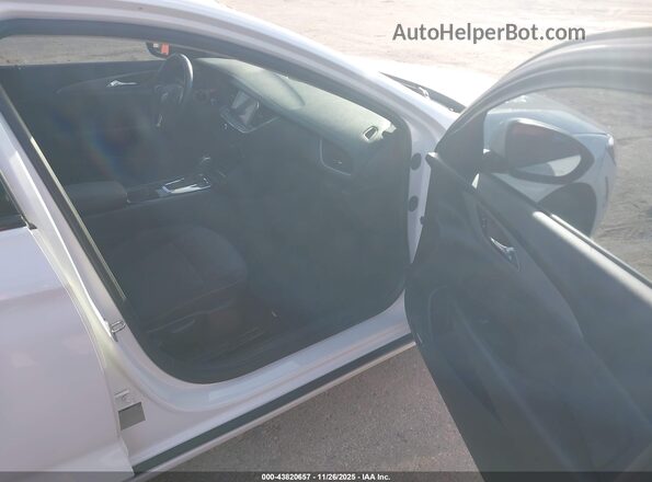 W04GL6SX0J1155818 2018 BUICK REGAL White Widok wnętrza z przodu