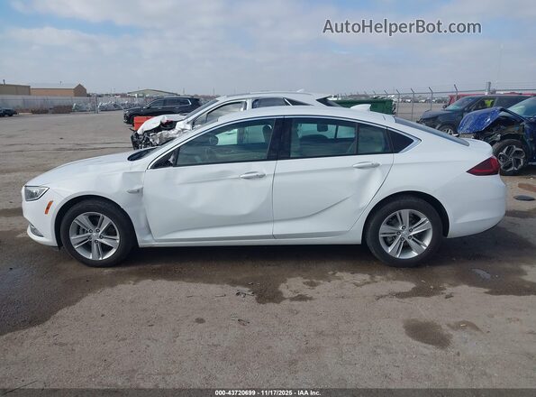 W04GL6SX8J1061458 2018 BUICK REGAL White 360 interior view