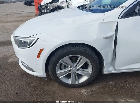 W04GL6SX8J1061458 2018 BUICK REGAL White Front view