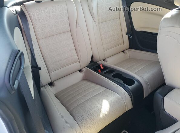 W04WH3N56HG159059 2017 BUICK CASCADA White Vista de los asientos traseros