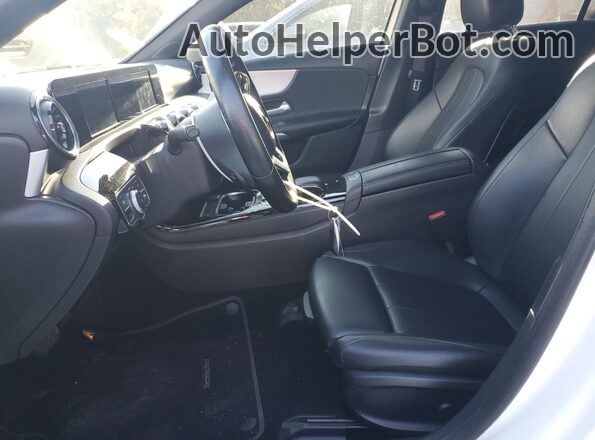 W1K3G4EB7LJ201392 2020 MERCEDES-BENZ A White Widok wnętrza z przodu