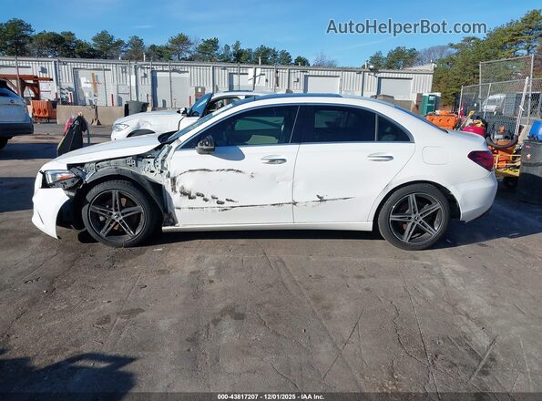 W1K3G4EB7LJ227345 2020 MERCEDES-BENZ A 220 White Widok wnętrza 360 stopni