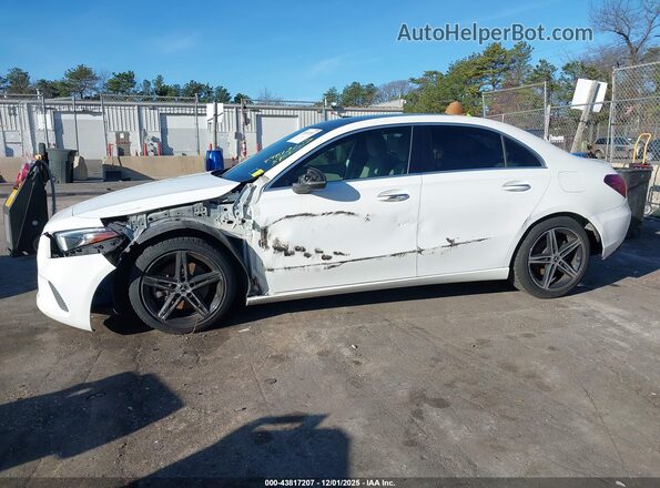 W1K3G4EB7LJ227345 2020 MERCEDES-BENZ A 220 White Widok z przodu