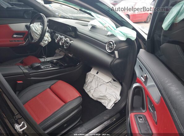 W1K3G4EB7MJ272660 2021 MERCEDES-BENZ A 220 Black Вид салону спереду