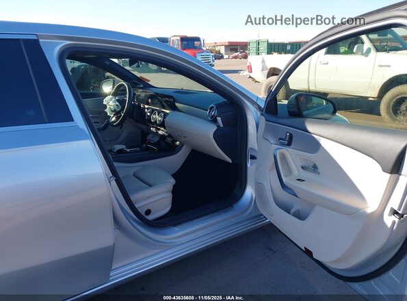 W1K3G4EB9MJ292070 2021 MERCEDES-BENZ A 220 Silver Front interior view