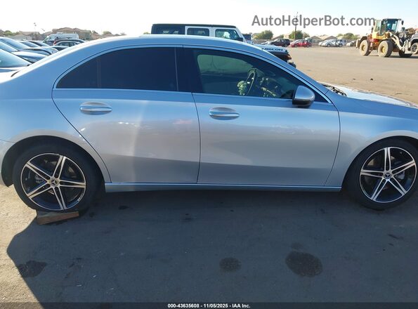 W1K3G4EB9MJ292070 2021 MERCEDES-BENZ A 220 Silver Rear interior view