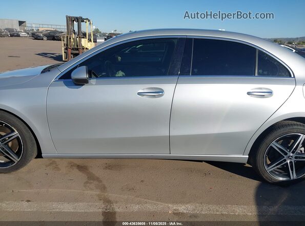 W1K3G4EB9MJ292070 2021 MERCEDES-BENZ A 220 Silver 360 interior view