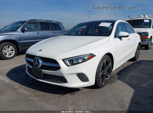 W1K3G4EBXNJ361575 2022 MERCEDES-BENZ A 220 White Front left