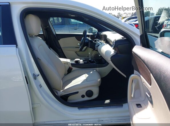 W1K3G4EBXNJ361575 2022 MERCEDES-BENZ A 220 White Front interior view