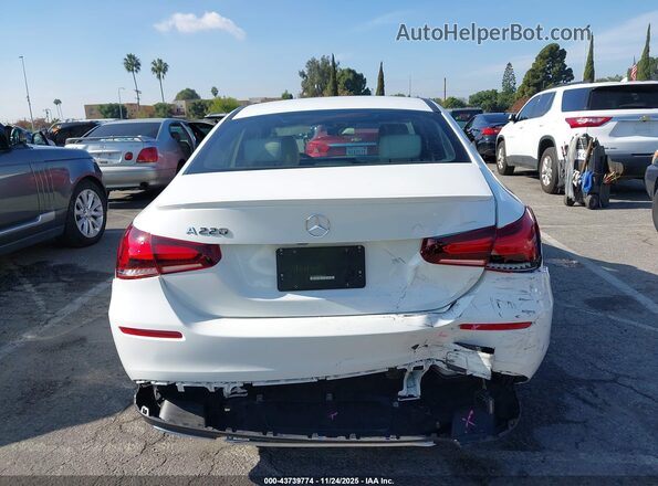 W1K3G4EBXNJ361575 2022 MERCEDES-BENZ A 220 White 