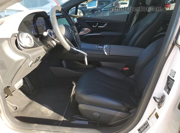 W1KCG2EB8RA049362 2024 MERCEDES-BENZ EQS White Widok wnętrza z przodu