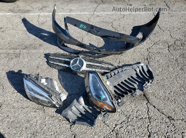 W1KWF8DB4LR598988 2020 MERCEDES-BENZ C Black ძრავის განყოფილების ხედი
