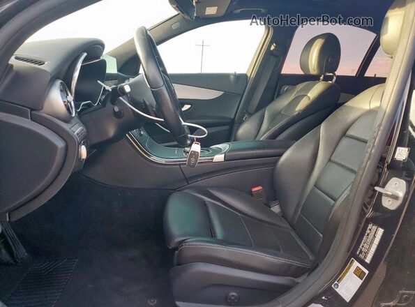 W1KWF8DB4MR649097 2021 MERCEDES-BENZ C Black Front interior view
