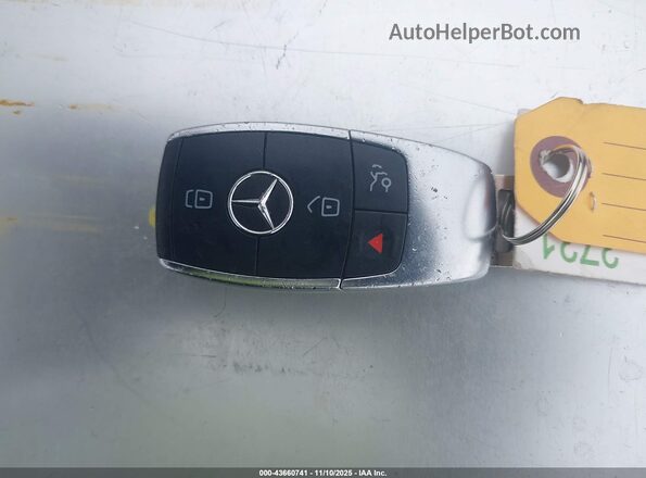 W1KWF8EBXMR616815 2021 MERCEDES-BENZ C-CLASS Silver Widok deski rozdzielczej