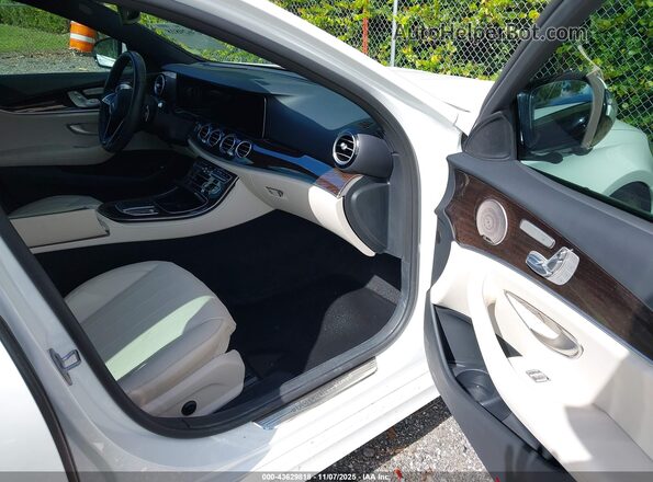 W1KZF8DB2NB097025 2022 MERCEDES-BENZ E-CLASS White Vista interior delantera