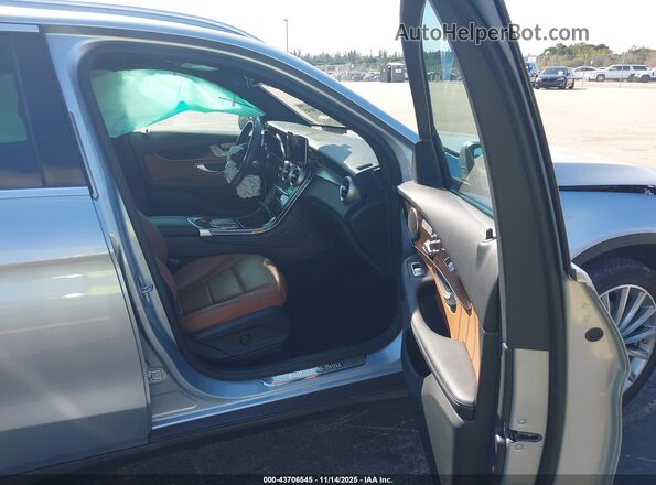 W1N0G8DB9NG064809 2022 MERCEDES-BENZ GLC 300 Серебряный Вид салона спереди