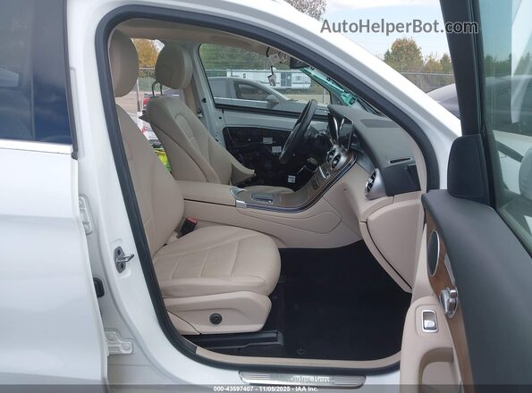 W1N0G8EB0NG117802 2022 MERCEDES-BENZ GLC 300 Белый Вид салона спереди