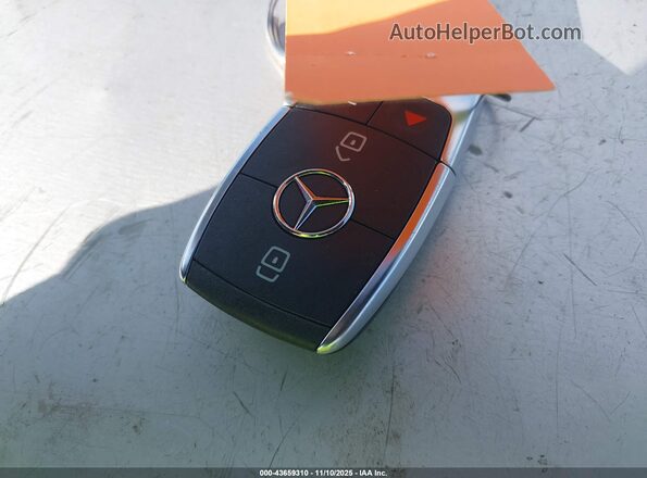 W1N4M4GBXSW381563 2025 MERCEDES-BENZ GLB-CLASS Белый Вид панели приборов