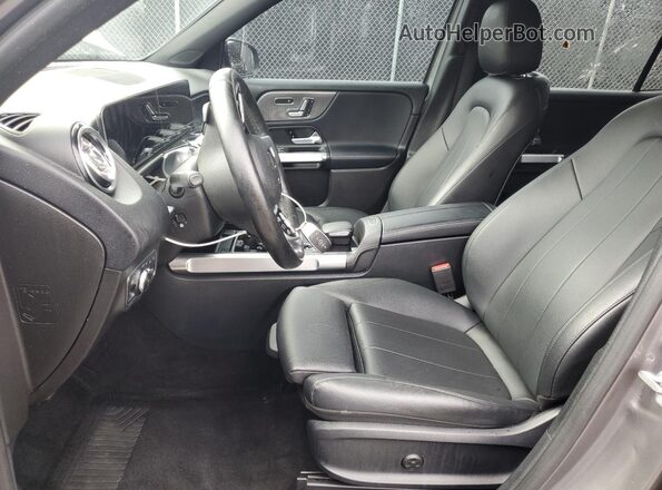 W1N4M4HB2LW020120 2020 MERCEDES-BENZ GLB-CLASS Gray წინა სალონის ხედი