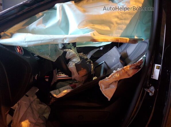 W1N4N4HB2NJ334783 2022 MERCEDES-BENZ GLA Black Вид салону спереду