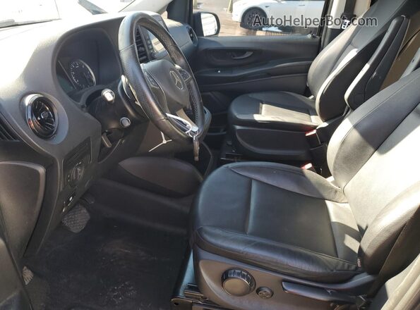W1YV0CEY1N4197925 2022 MERCEDES-BENZ METRIS Black წინა სალონის ხედი