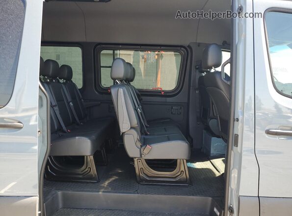 W1Z4EFVY6MT070795 2021 MERCEDES-BENZ SPRINTER Gray Widok wnętrza z tyłu