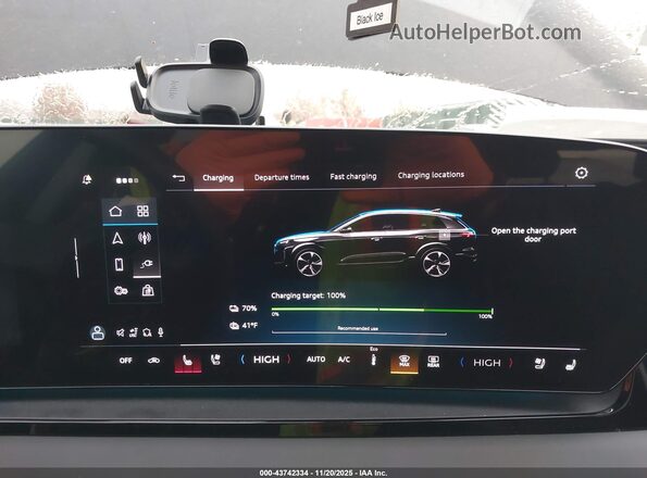 WA124BGF7SA066443 2025 AUDI Q6 E-TRON Black Vista de los asientos traseros