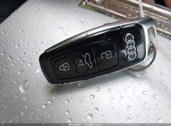 WA12AAGE1NB033320 2022 AUDI E-TRON Blue Dashboard view
