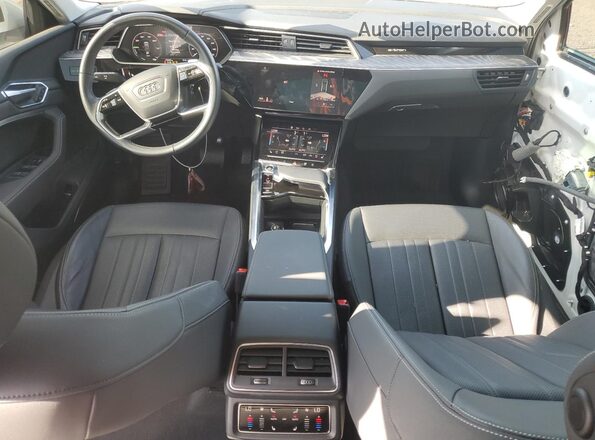 WA12AAGE6MB003342 2021 AUDI E-TRON Белый Вид панели приборов