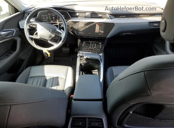 WA12AAGE8MB000894 2021 AUDI E-TRON Белый Вид панели приборов