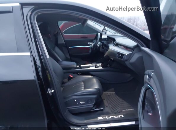WA13AAGE9MB026697 2021 AUDI E-TRON Черный Вид салона спереди