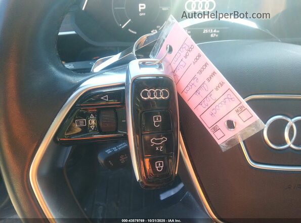 WA1AAAGE0NB004791 2022 AUDI E-TRON Бежевый Вид панели приборов