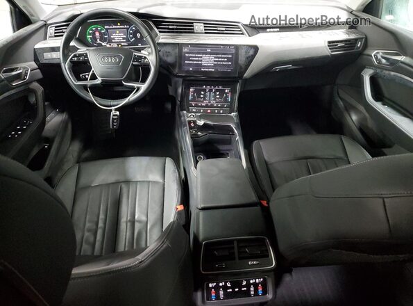 WA1AAAGE2NB019647 2022 AUDI E-TRON Синий Вид панели приборов