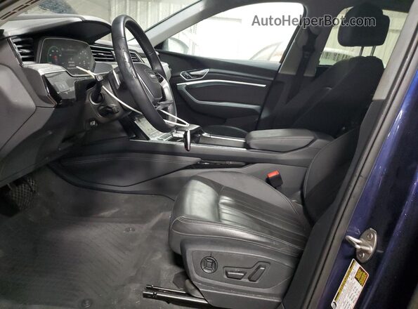 WA1AAAGE2NB019647 2022 AUDI E-TRON Синий Вид салона спереди