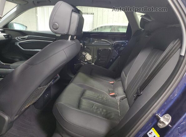 WA1AAAGE2NB019647 2022 AUDI E-TRON Синий Вид задних сидений