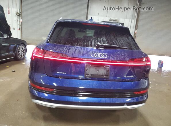 WA1AAAGE2NB019647 2022 AUDI E-TRON Синий Вид сзади