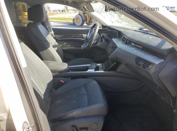 WA1AAAGE6NB012037 2022 AUDI E-TRON Белый Вид салона спереди