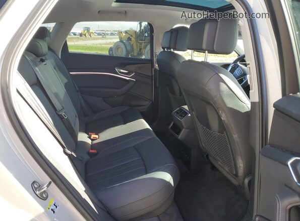 WA1AAAGE6NB012037 2022 AUDI E-TRON Белый Вид задней части салона